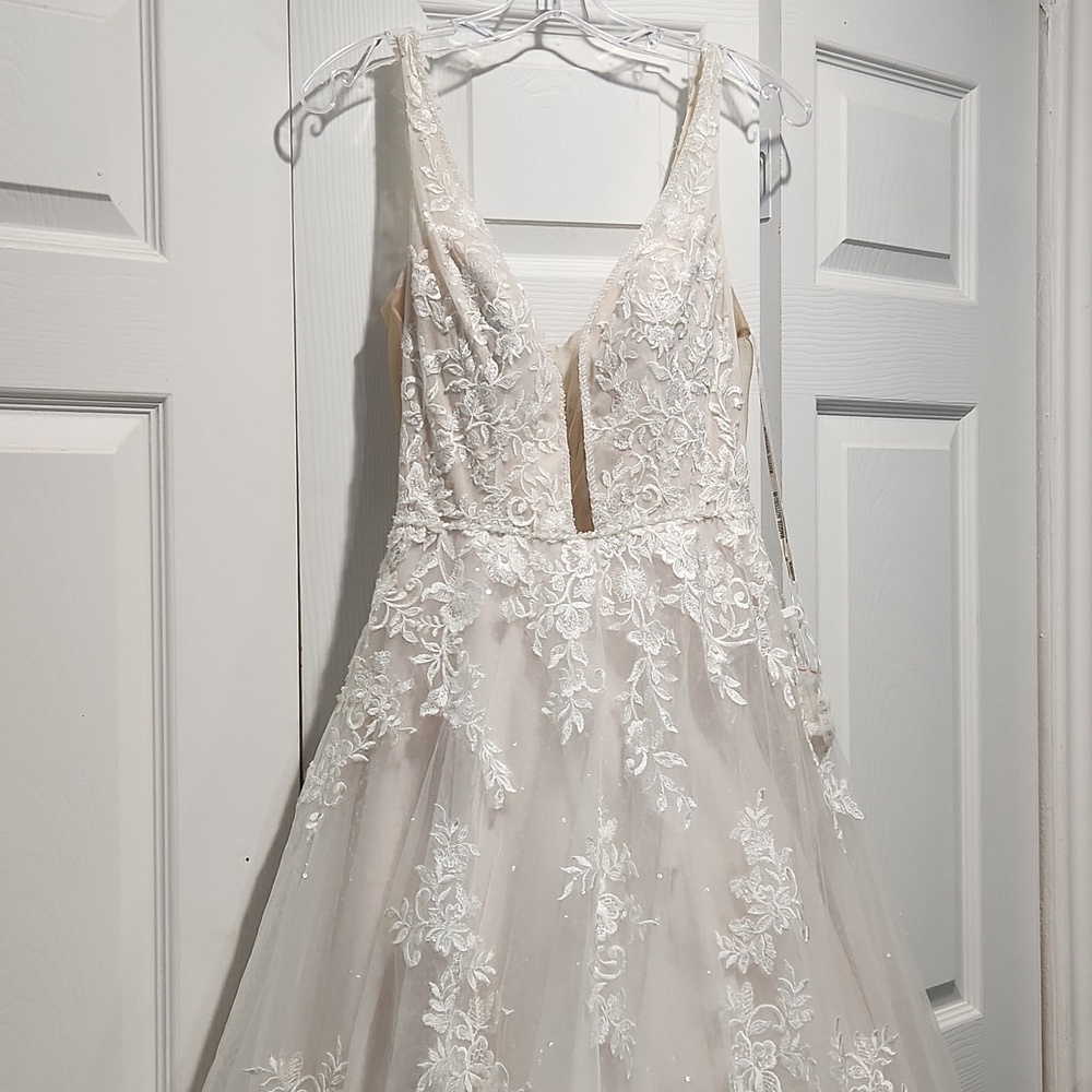 Maggie Sottero Leticia Lynette size 6 Wedding Dress Princess Style - Picture 11 of 12
